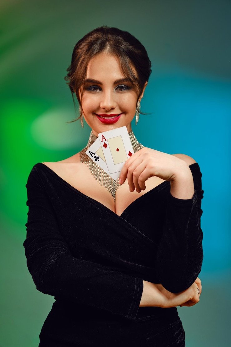 Andar Bahar permainan kartu dealer langsung dengan tampilan meja jelas dan dealer profesional di studio sportskeeda